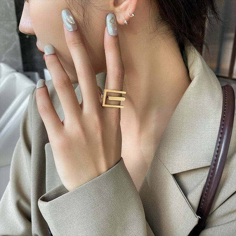 Bague Féminine au Style Unique Géométrique